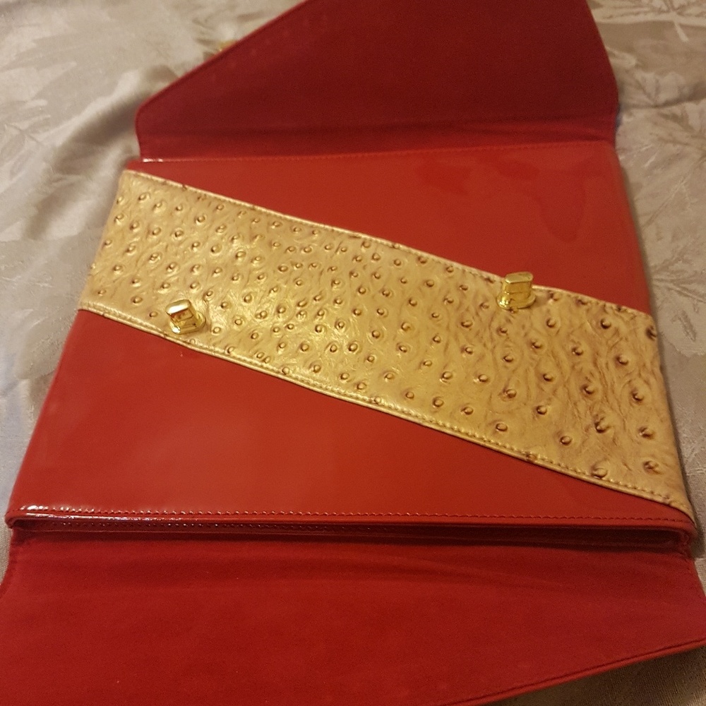 RED CLUTCH - Picture 2 of 4